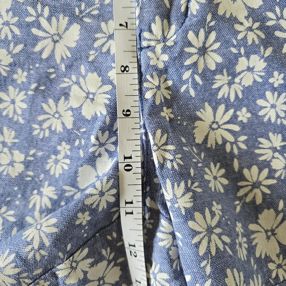 Old Navy Chambray High Waisted Floral-Print Linen-Blend Everyday Shorts Size 8 - Image 4