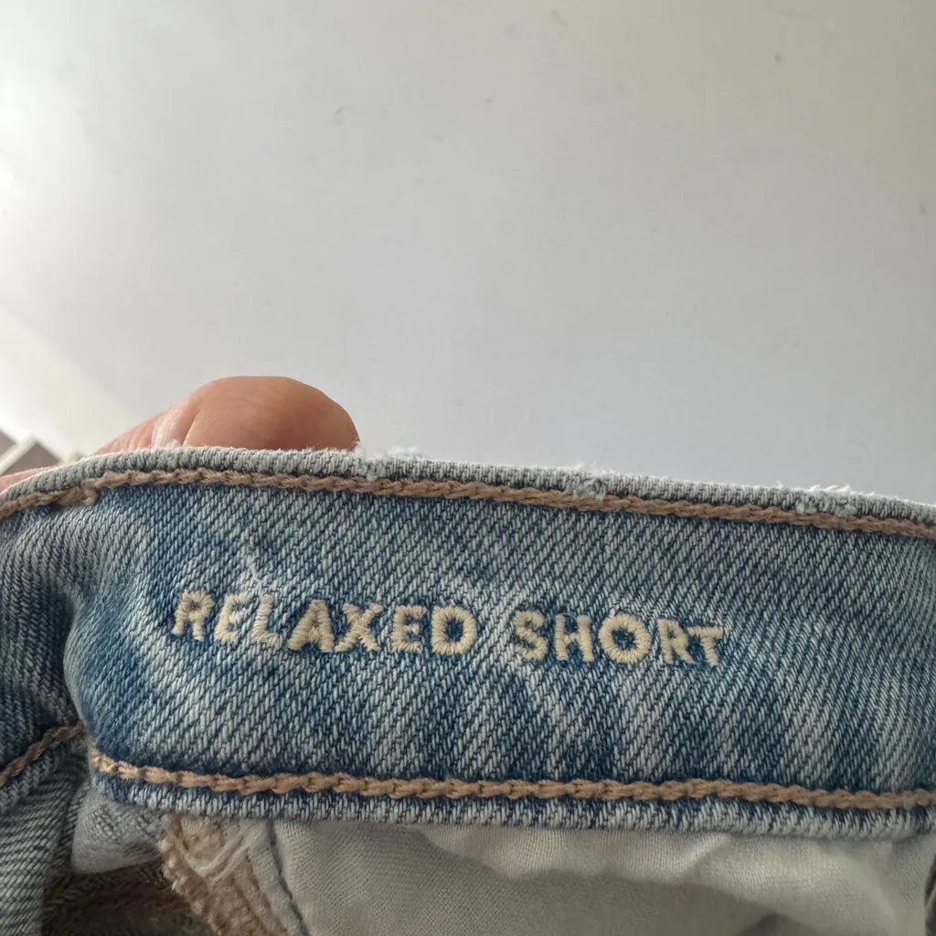 American Eagle Strigid Relaxed Short Light Wash Super High Rise - Image 4