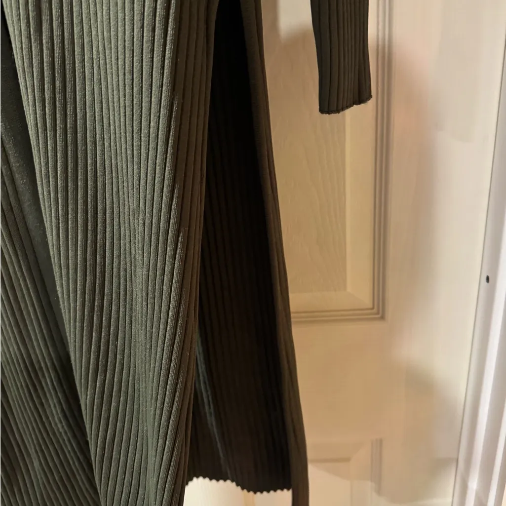 BCBG Max Azria Elegant Green Ribbed Cardigan Size XS - Image 4