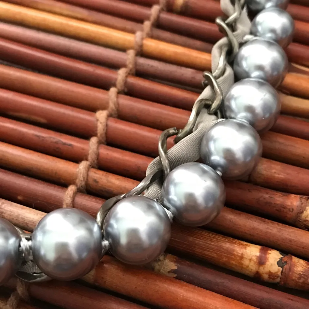 Coldwater Creek Faux Grey Graduated Pearl Necklace - Image 4