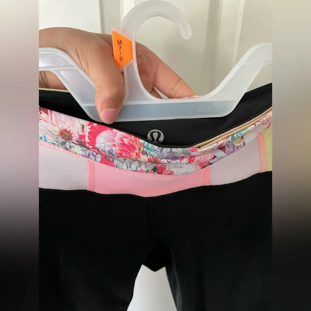 Lululemon Wunder Under Crop Full On Luon Reversible Floral Quilt - Image 5