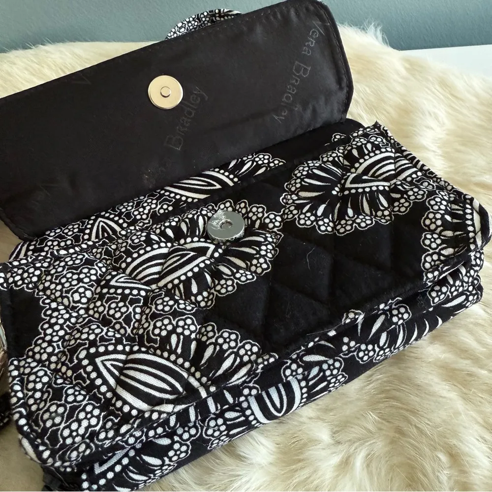 Vera Bradley RFID All In One Blanco Bouquet Crossbody Wristlet - Image 4