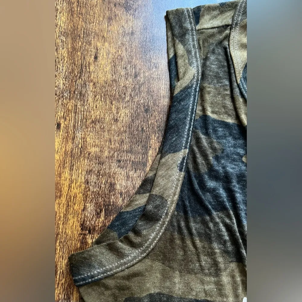 Lucky Brand Los Angeles | ladies camouflage tank top. Size: M. - Image 5