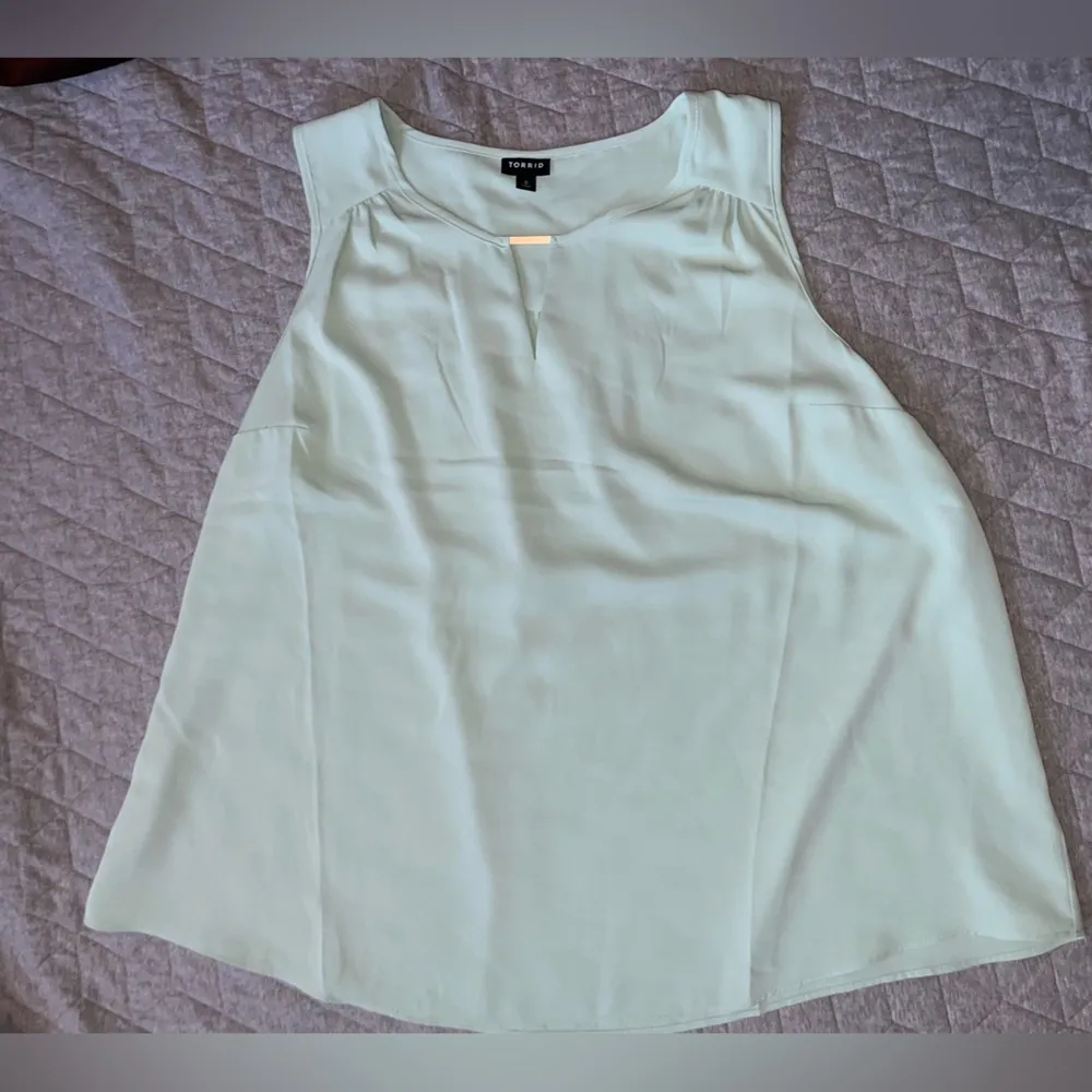 Torrid Studio Crepe de Chine Woven Metal Keyhole Tank size 0 equivalent large 12 - Image 2