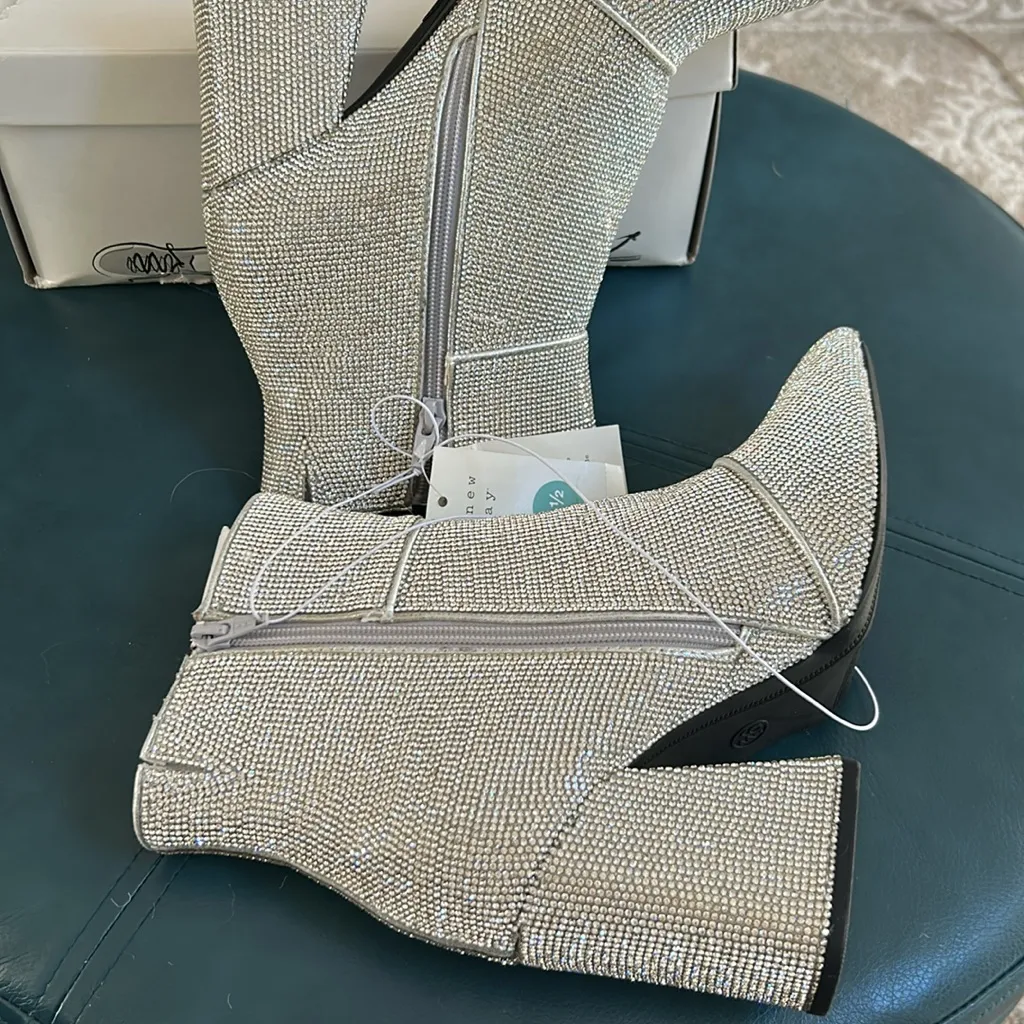 NWT A New Day Women's Silver Ankle Boots 9.5 - Image 6