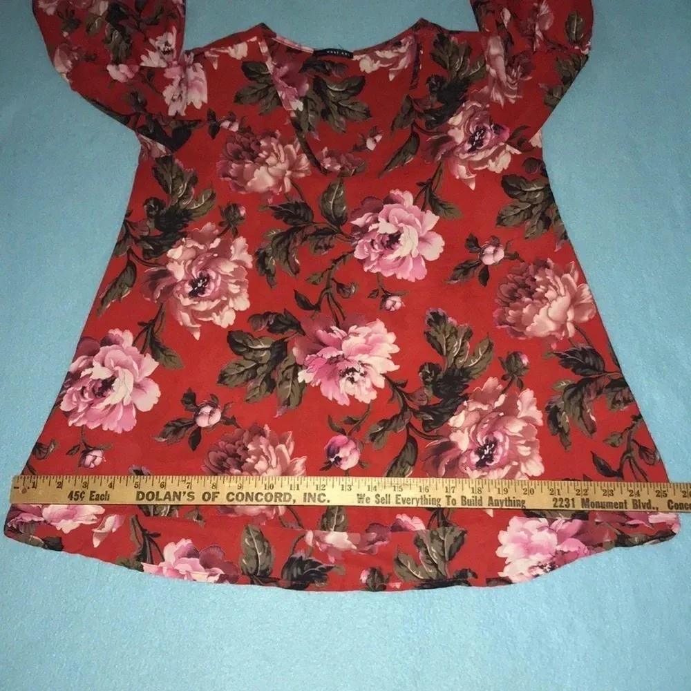 WEST KEI floral red blouse puffy balloon long sleeves v-neck hi-low NEW size S - Image 8