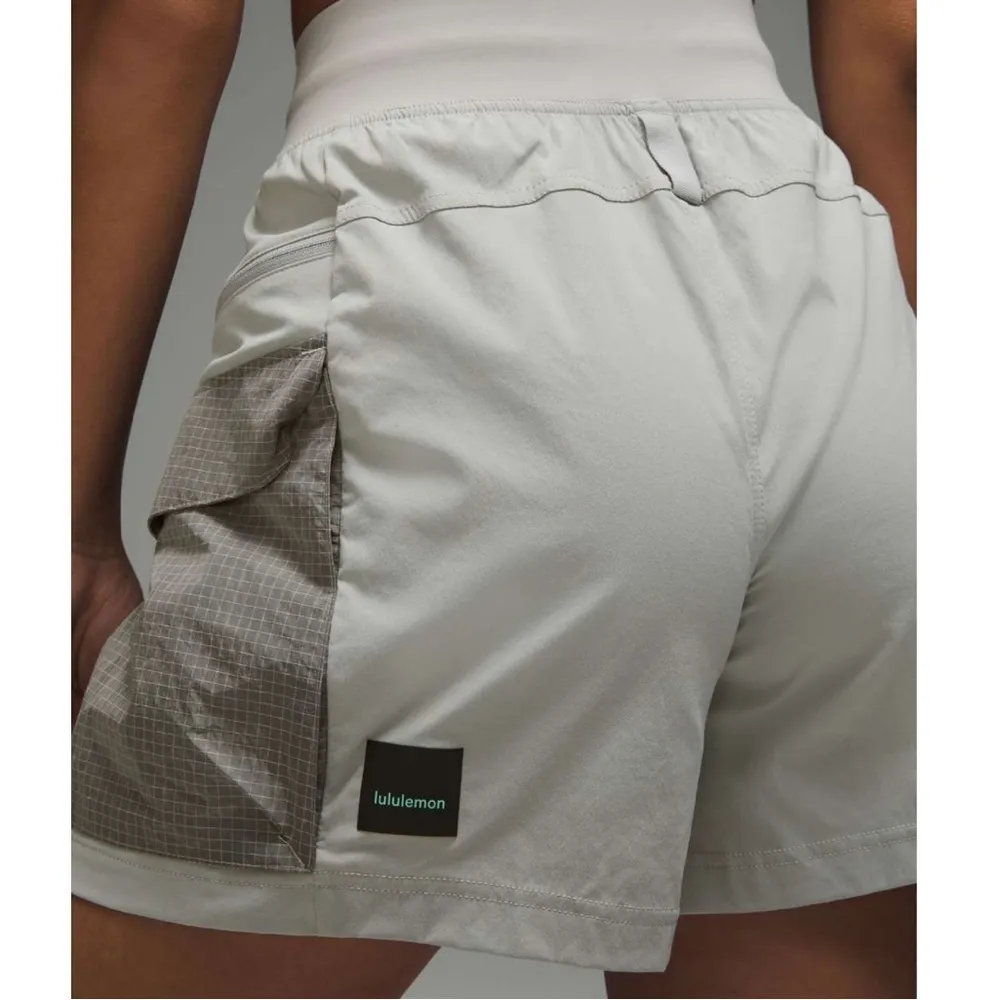 Lululemon Multi-Pocket Cargo High-Rise Hiking Short - Image 3