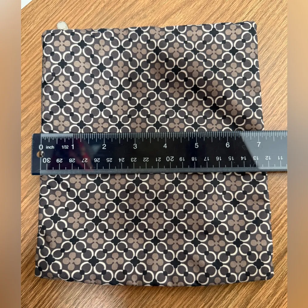 LeSportsac Deluxe Everyday Expandable Crossbody Geometric Nylon Purse Bag - Image 11