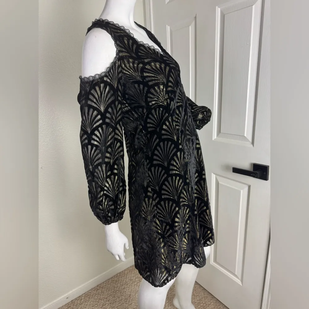Alice + Olivia Aria Metallic cold shoulder mini dress Sz 4.  A42 - Image 5