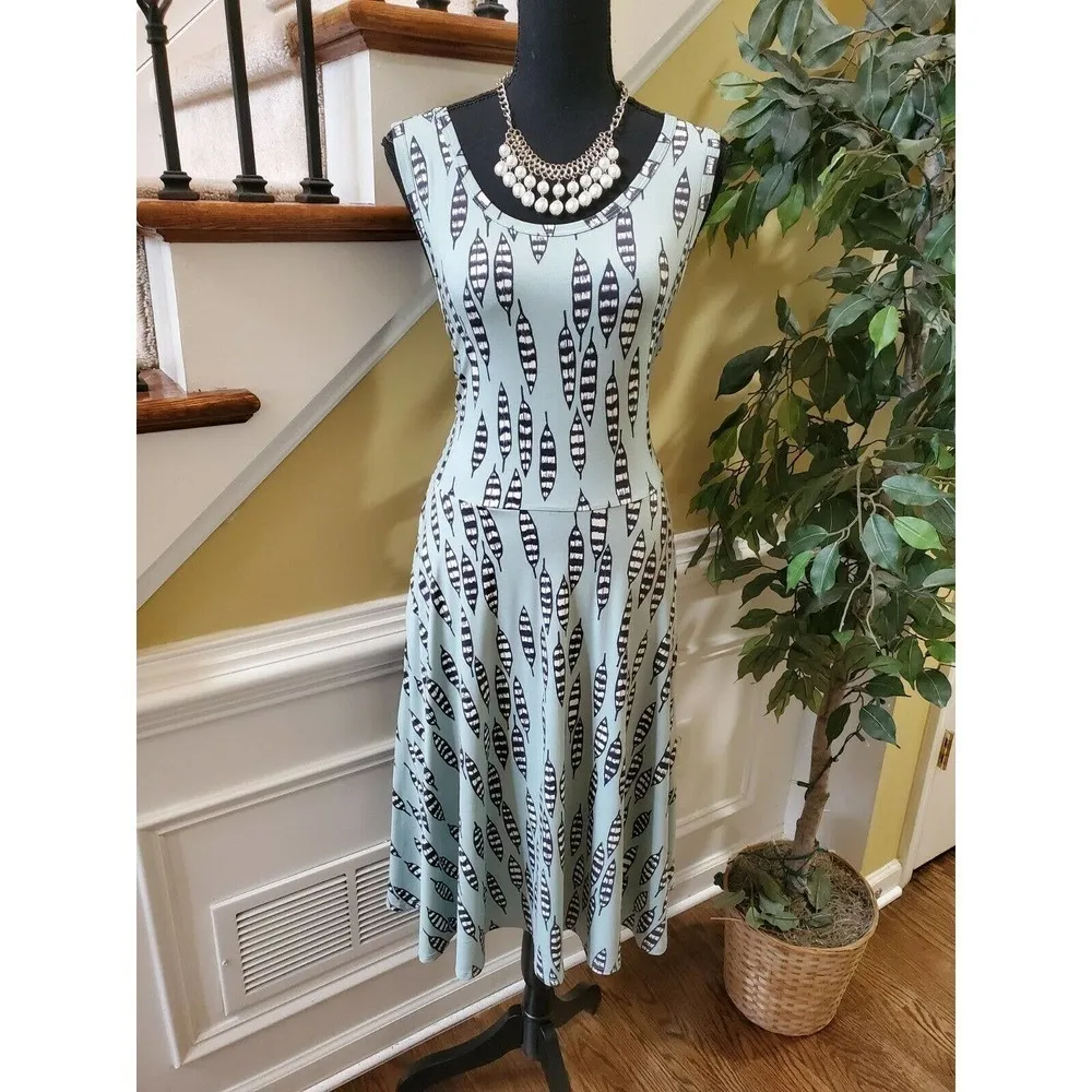 LulaRoe Dress with pockets- Size Medium - Image 11