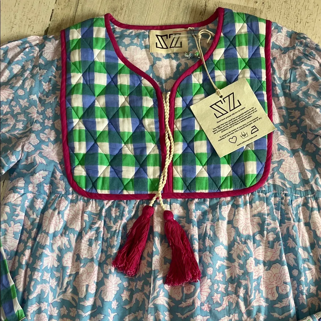 SZ Block Print Dress Size Medium. NWT Blue - Image 5