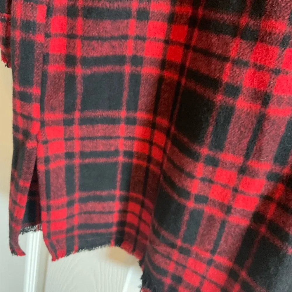 HYFVE  Red And Black Plaid Button Down Shirt Jacket Size large - Image 10