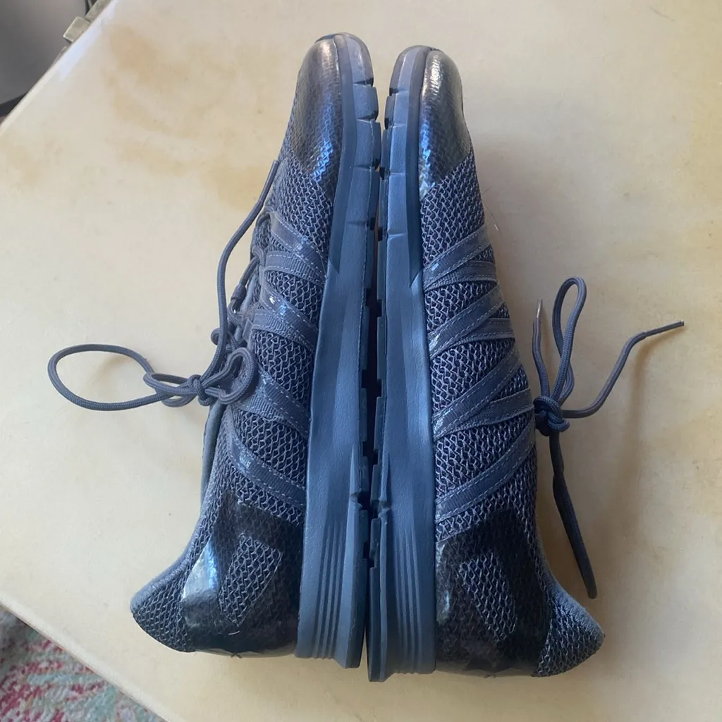 EUC Womens Under Armour Charged All Around Size 10 Black Graphite Grey Training - Image 9