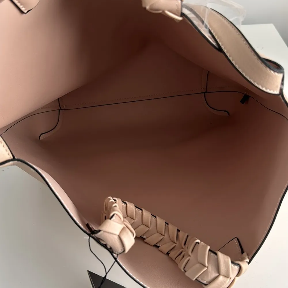 Jules Kae large tote.Box of Style Rachael Zoe. detachable strap. Color - Image 7