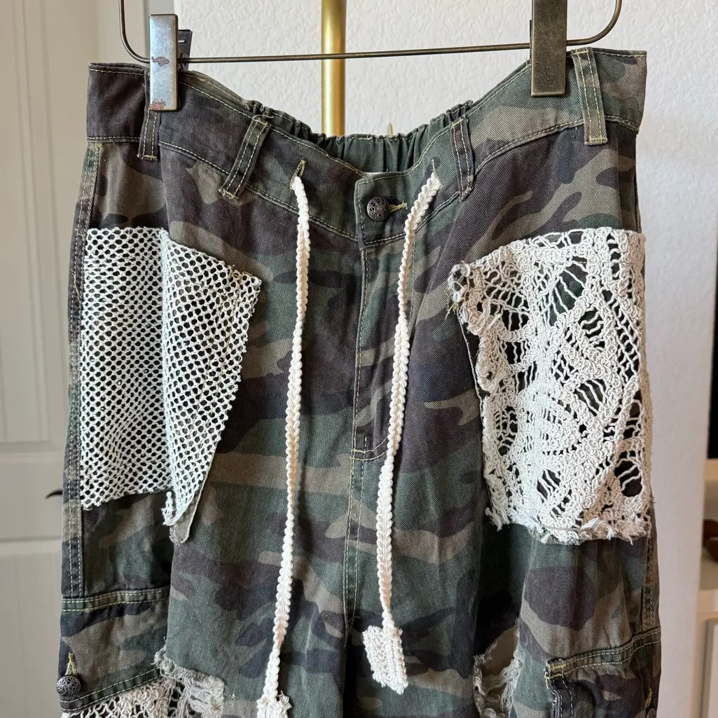 POL Camo “Nomad Luxe Joggers” size Medium - Image 4