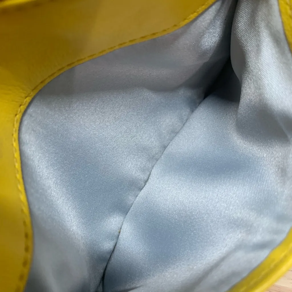 Coach Ashely Sunflower Yellow Wristlet EUC - Image 5