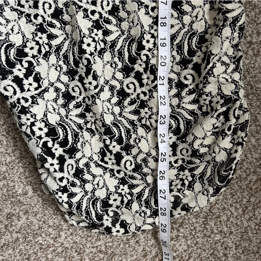 🦋 Jessica Simpson Maternity Cream Black Lace Floral Tunic Top Blouse Small - Image 6