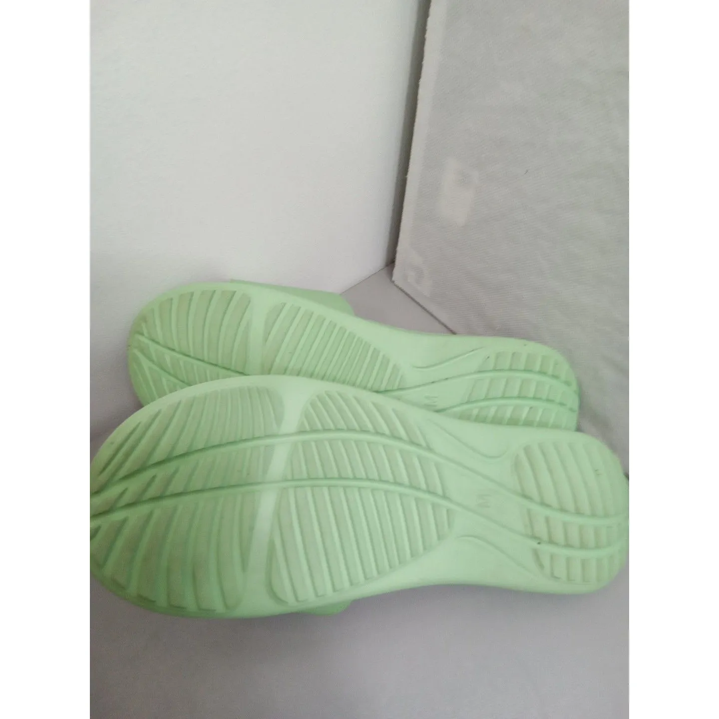 Memory Foam Lime Green‎ Slides Women Size Medium 7/8 Green - Image 9