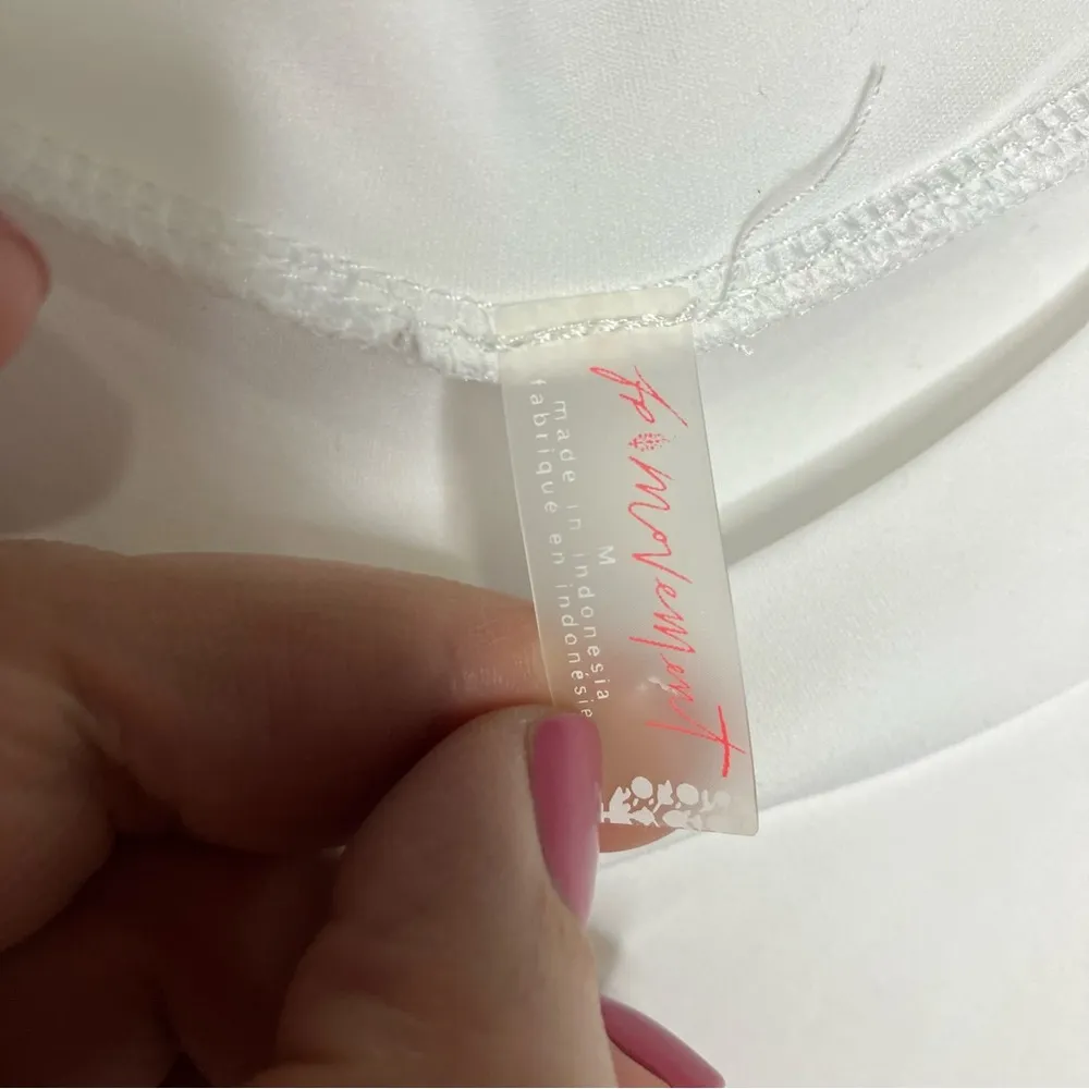 Free people movement Casal cropped long sleeve shirt size medium White - Image 6