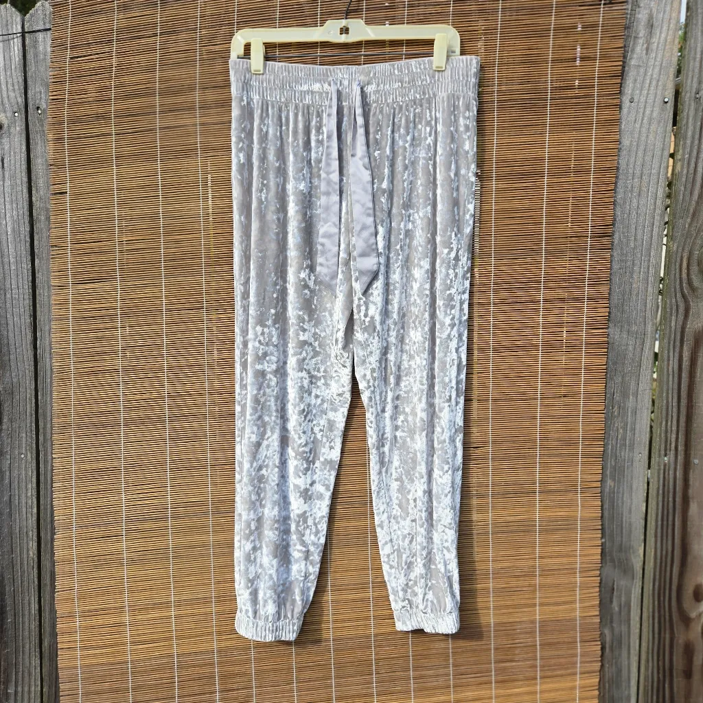 VICTORIA’S SECRET SILVER PLUSH CRUSHED VELVET JOGGERS NWOT SZ M - Image 3