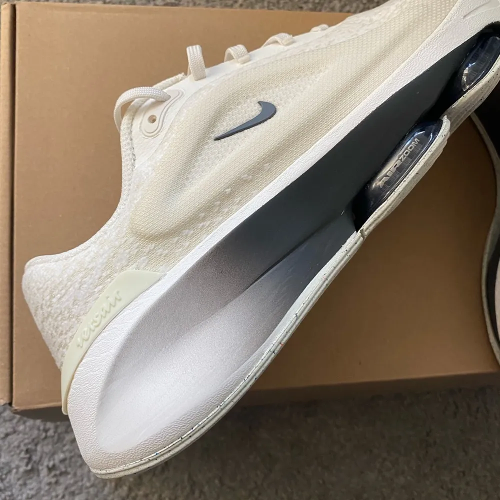 NIKE Versair white training sneakers - Image 3