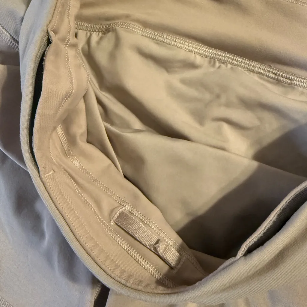 Lululemon Run The Line Reflective 3 Shorts size 6 Muse - Image 3