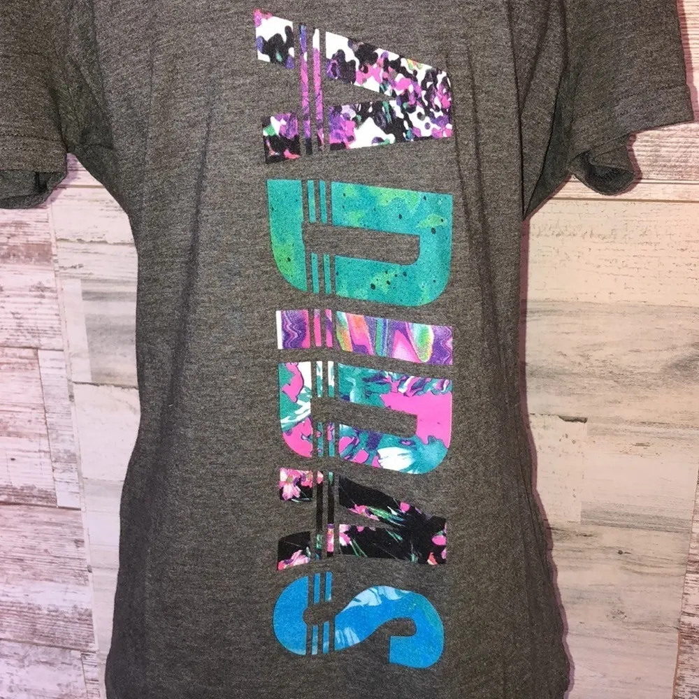 Adidas the go to performance shirt size small adidas floral shirt workout top​​​ - Image 2