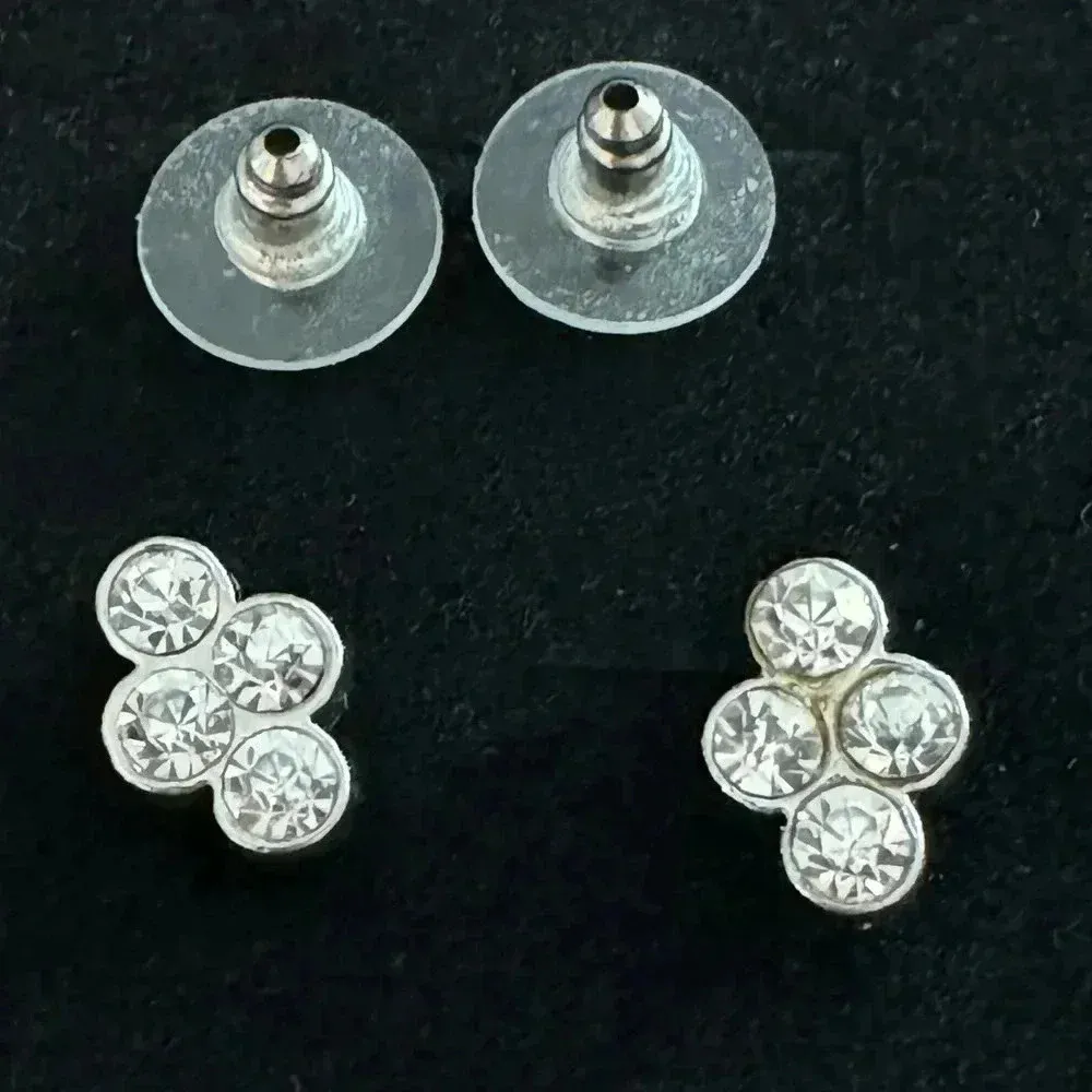 Silver Tone Cluster Crystal Necklace Earring Set Women’s Fashion Jewelry - Image 4