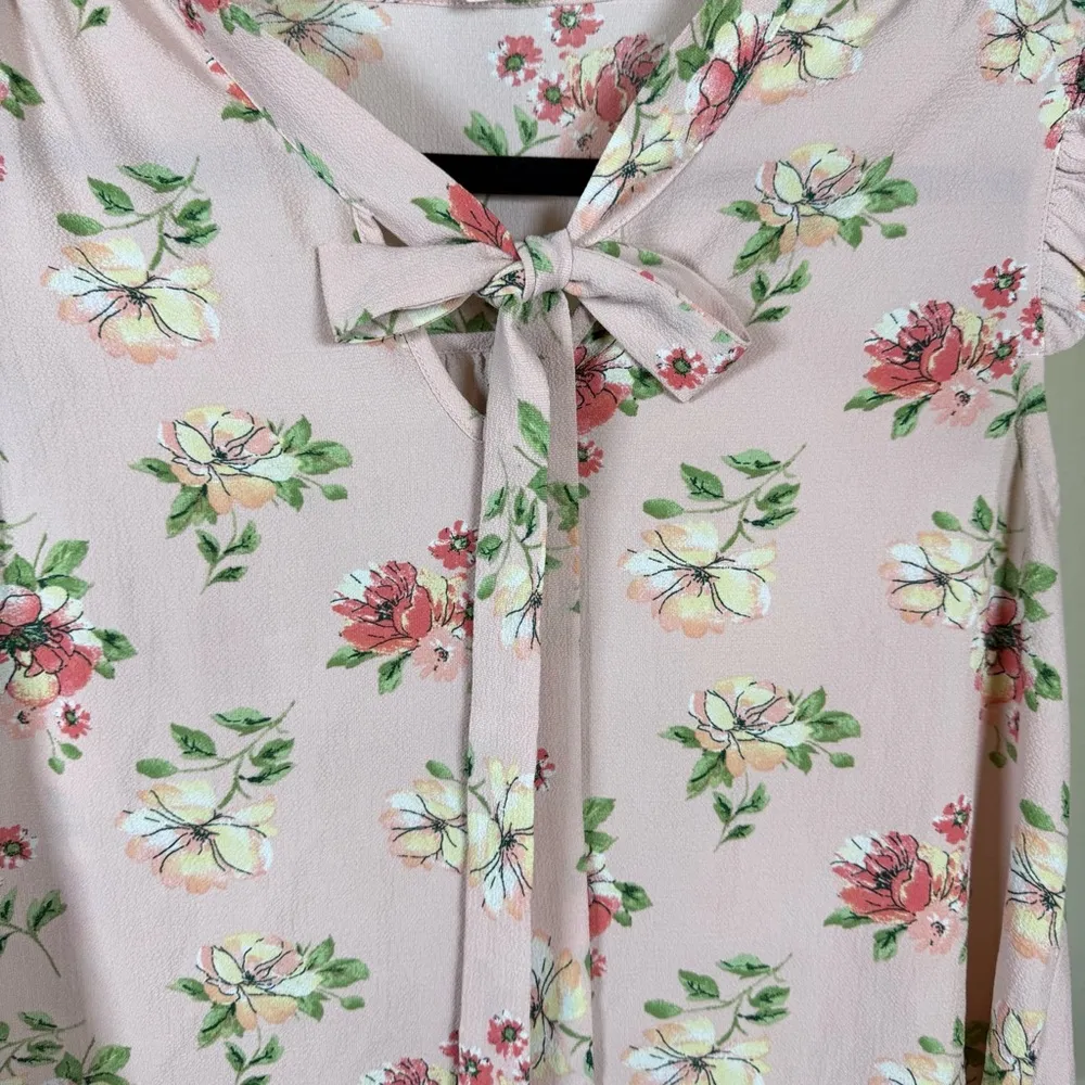 Women’s Large Lightweight Stretch Blouse Pink Floral Spring Summer Office Ruffle - Image 2