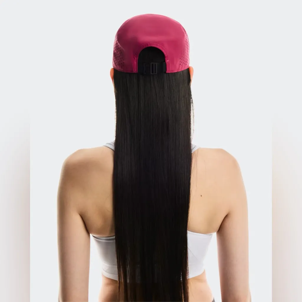 on cloud On Running Grenadine Lightweight Cap - Image 4