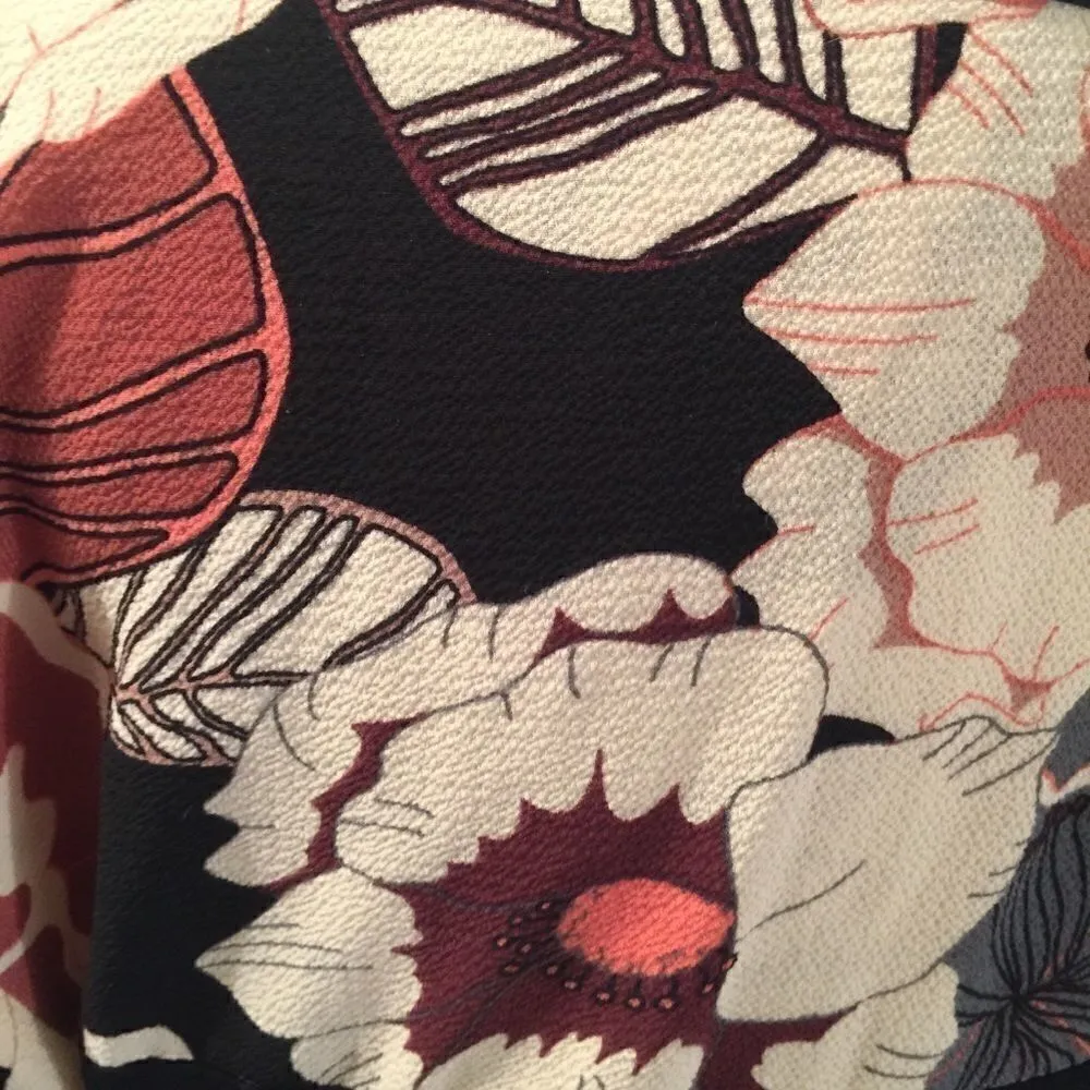 Mai Soli Super Soft Tee/Blouse with puffed sleeve Black Size undefined - Image 7