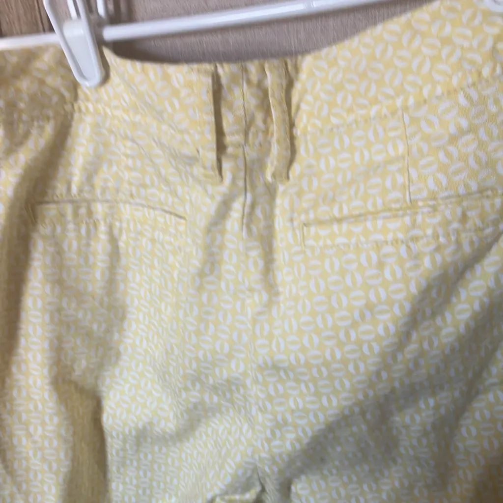 st. john's bay FINAL MARKDOWN St. John’s bay Light Yellow Patterned cropped slacks 12 - Image 4