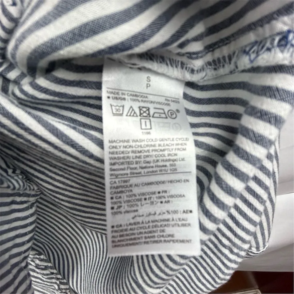 Gap Women's Striped Boyfriend Fit Button-Up Shirt Size S blue/white striped - Image 6