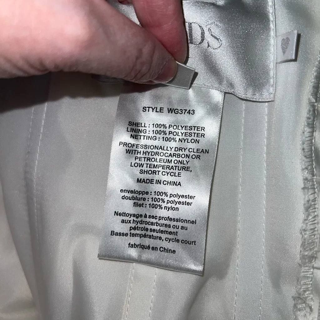 Elegant David’s Bridal Strapless Satin Sweetheart Wedding Gown! - Image 8