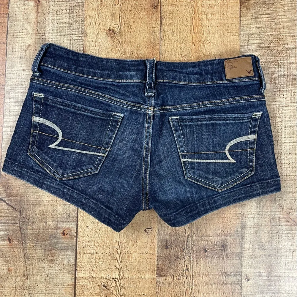 American Eagle  Size 2 Stretch Denim Shorts Medium Dark Wash Summer Vacation - Image 2