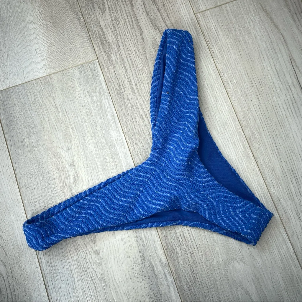 Calzedonia Bikini Bottoms squiggle thong cheeky womens Blue (small) beach swim - Image 3