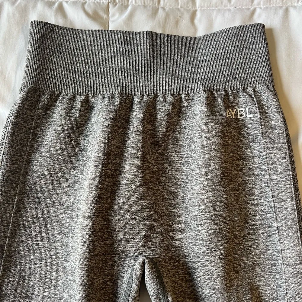 NEW AYBL Motion Seamless Leggings in color grey marl size small - Image 3
