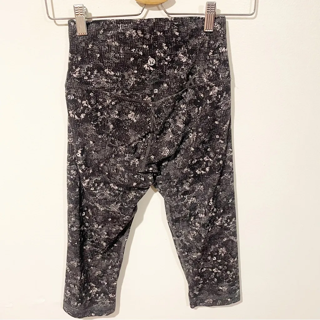 Lululemon Size 4 Align Crop 18" Equalized Multi Printed‎ Cropped Leggings - Image 2