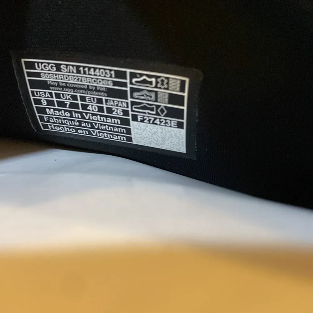 UGG Classic Dipper Stretch Boots - Image 5