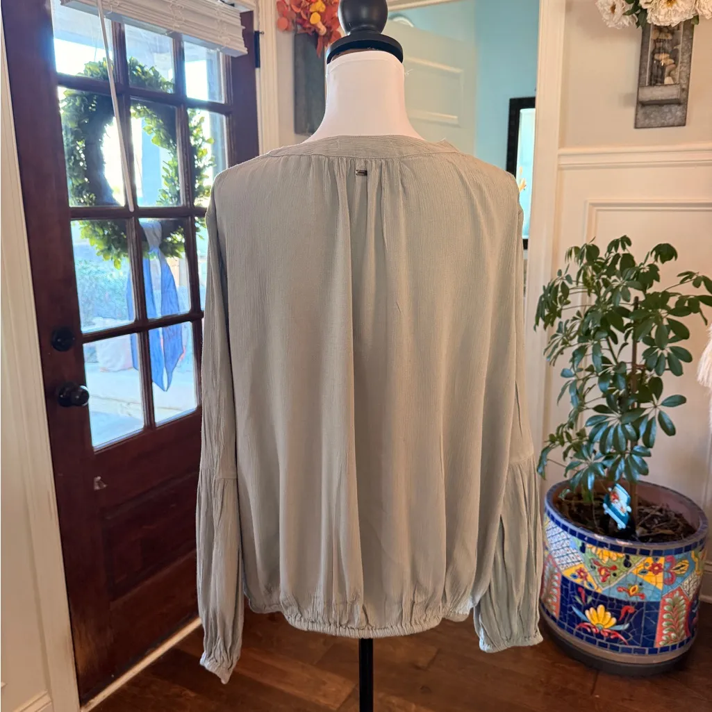 O’Neill NWOT Evergreen V-Neck Balloon Sleeve Flowy Blouse with Tie Bottom - Image 2