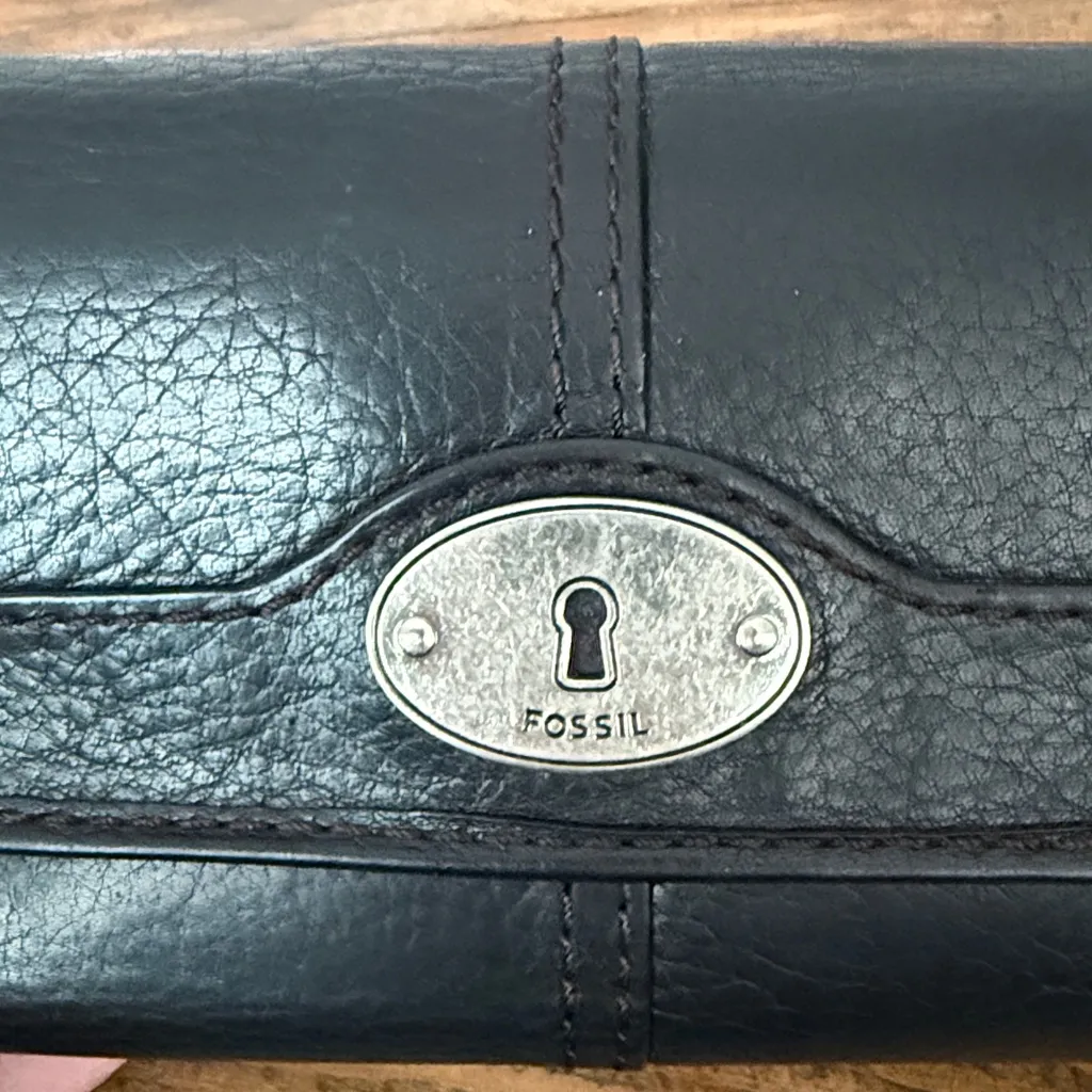 Fossil Black Pebbled Leather Vintage Maddox Classic Key Hole Wallet - Image 3