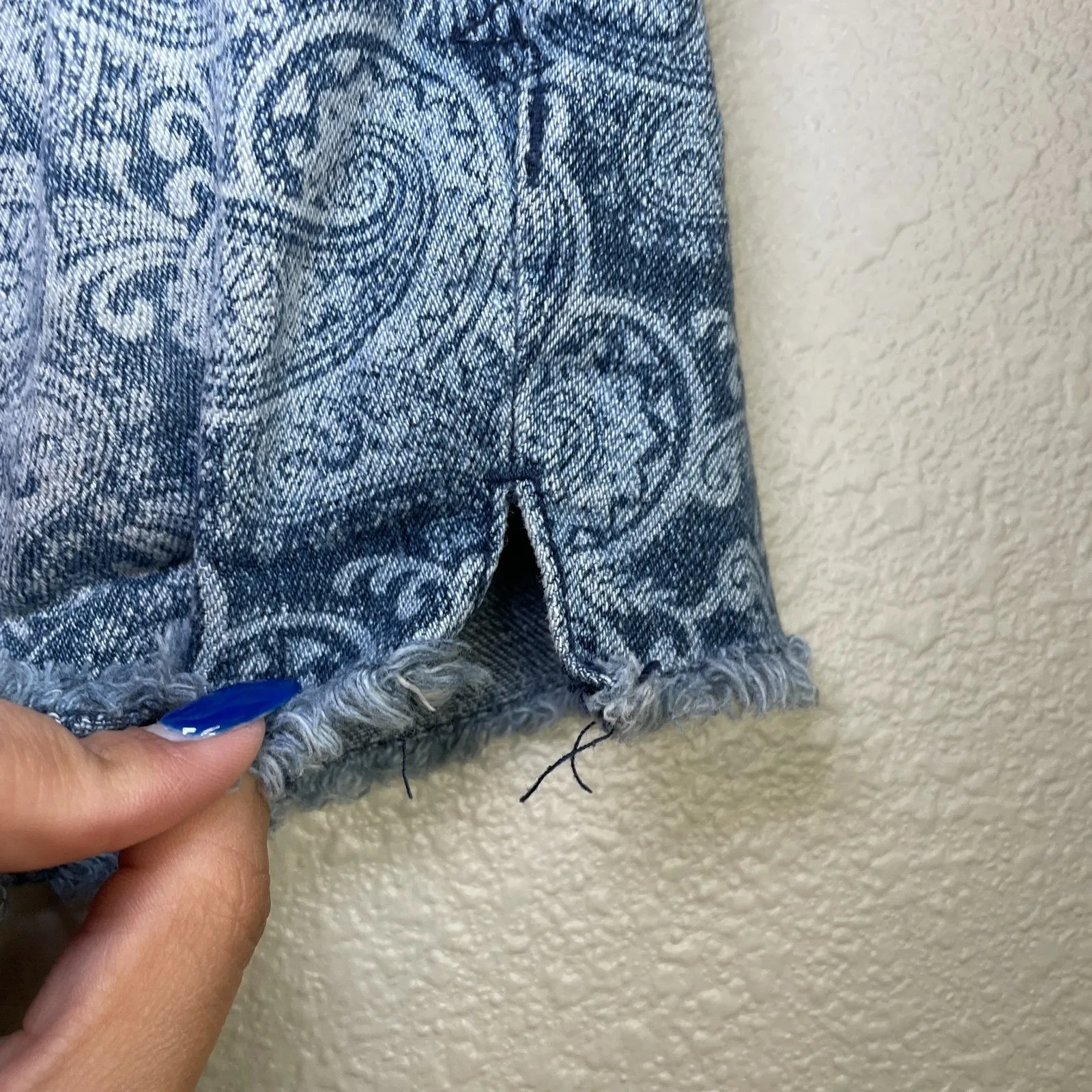 Aeropostale Paisley Print Denim Jean Mini Shorts Size 5 / 6 Blue - Image 4