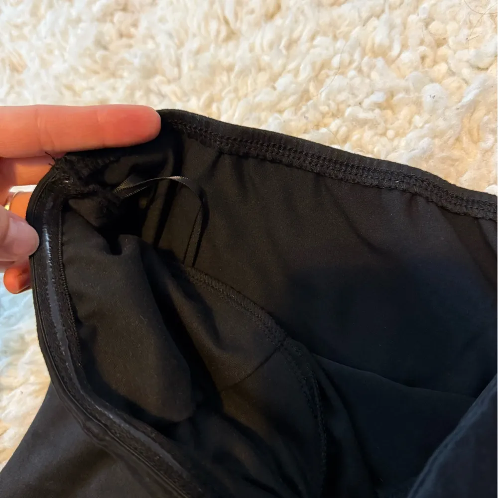 SHEIN Black and Gold Embellished Strapless Dress - Image 3