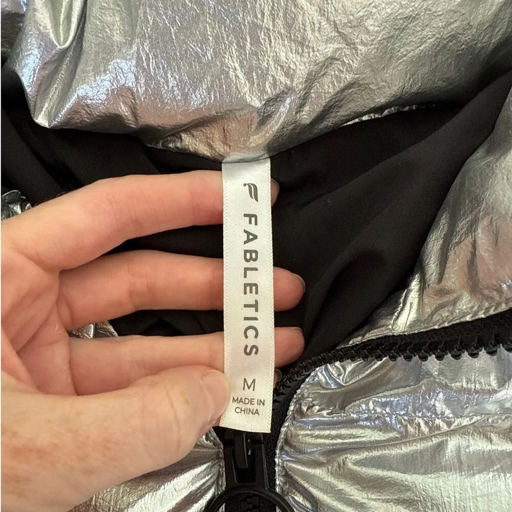 Fabletics - Wander Puffer Jacket in Silver & Black - Image 2