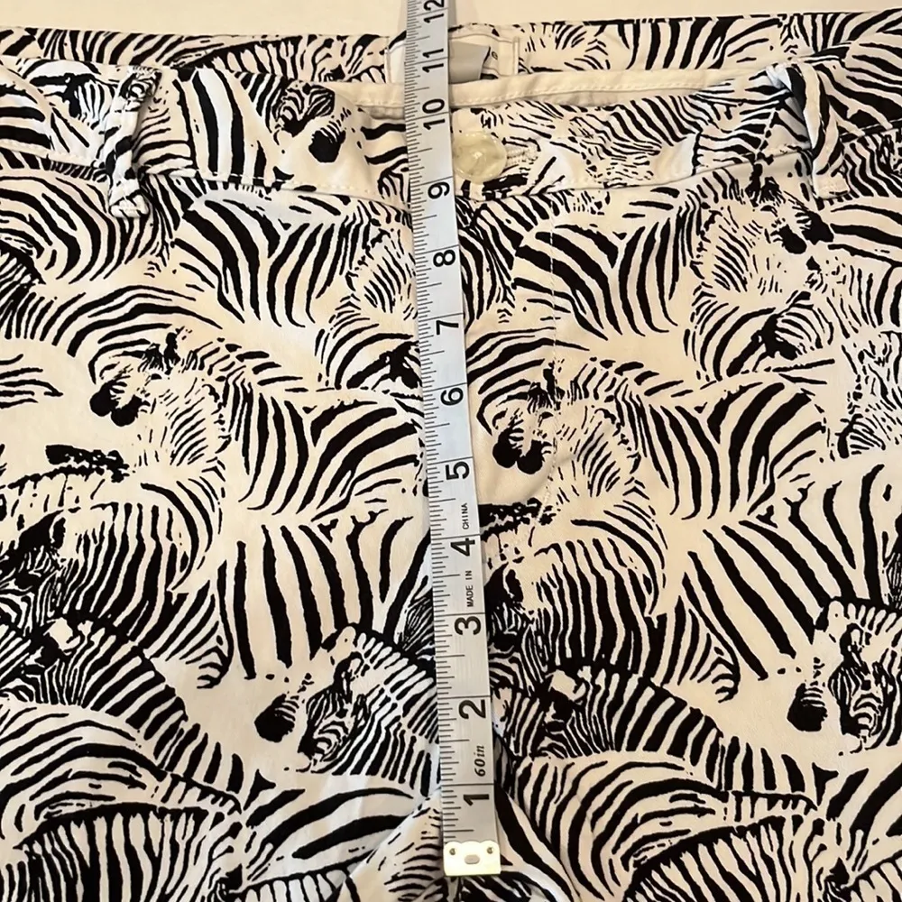 Liz Claiborne Zebra Print Shorts Size 16 - Image 5