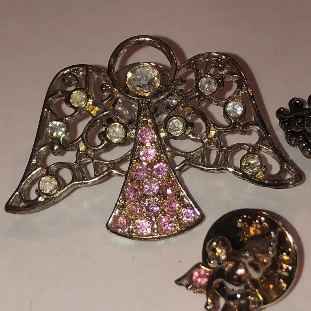 Angel Brooch and Pin Set with Faux Pearl and Pink Accents - Image 2