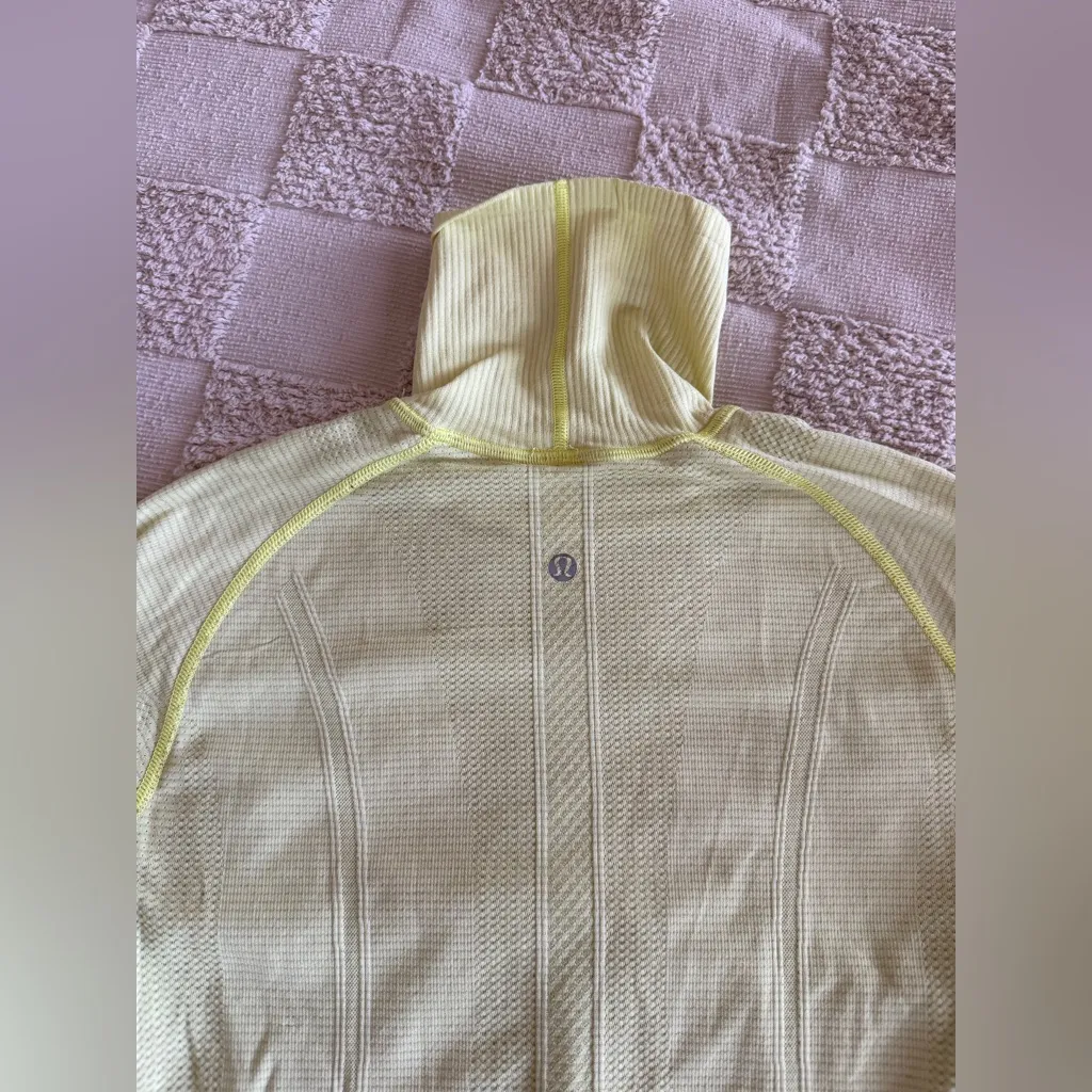 Lululemon Vent Tech Turtleneck Size 8 Yellow Long Sleeve Thumbholes Fitted - Image 5