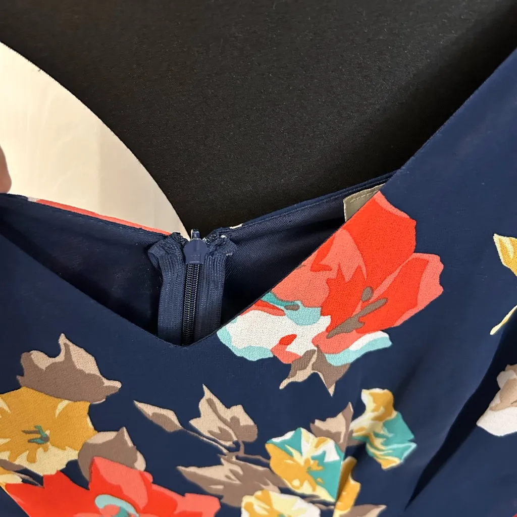 Addison Deep V front and back, Sheer sleeve flowey shorts romper! Cute & Classy Blue Size M - Image 3