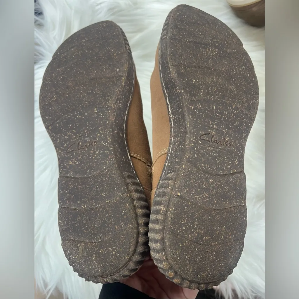 NEW CLARKS Women’s Brown Caroline Lily Round Toe Wedge Booties 8.5 WIDE shoes - Image 6