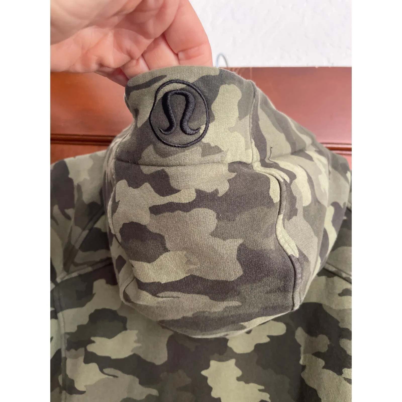 Lululemon camouflage hoodie jacket size 8 - Image 6